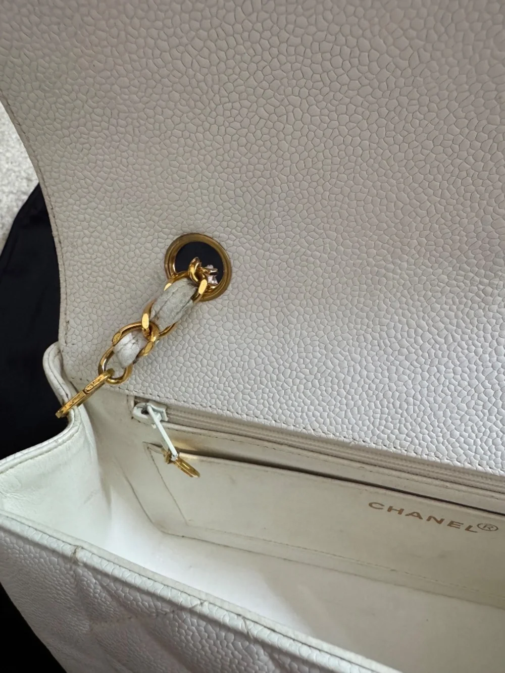 Vintage Medium White Chanel Diana Caviar